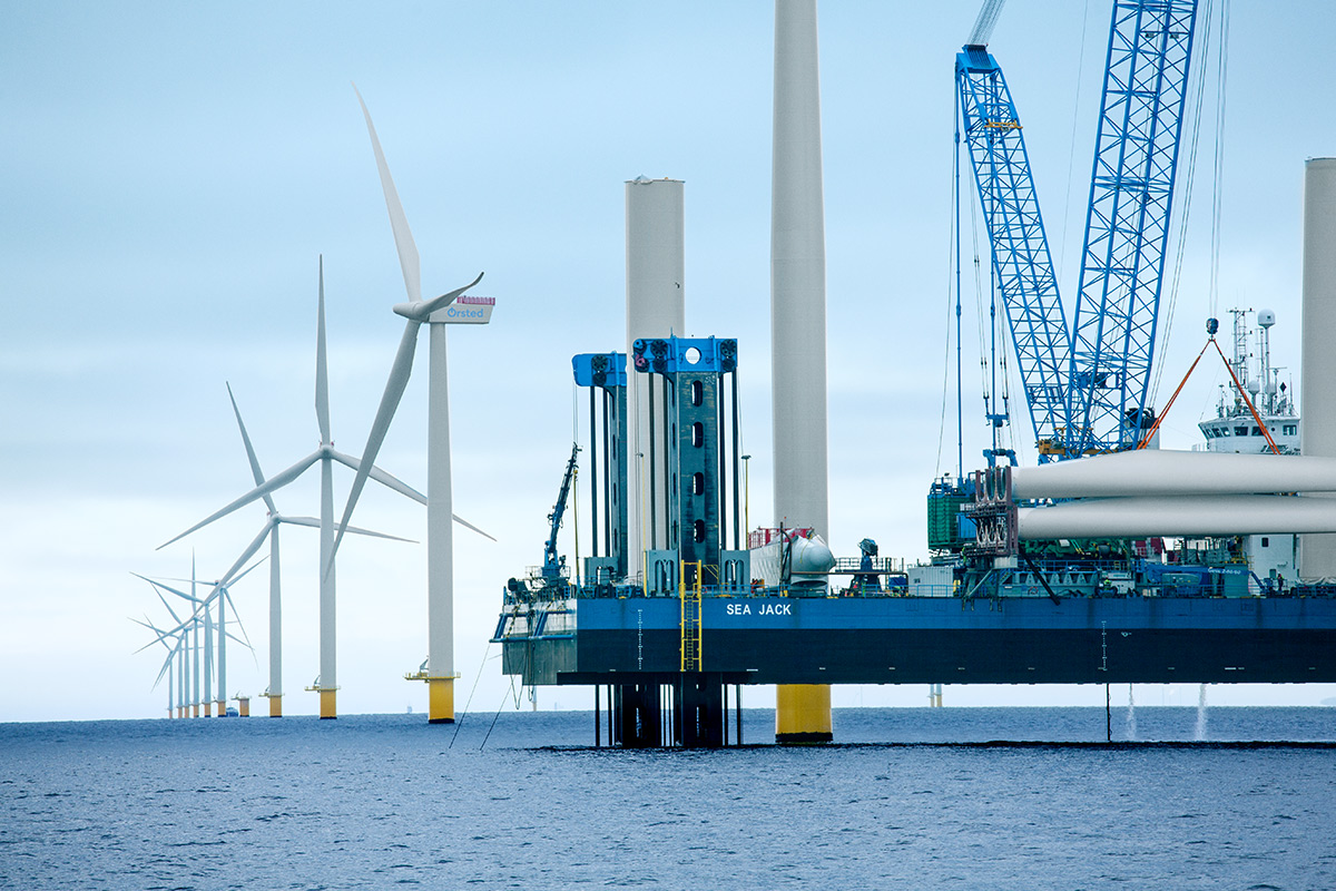 Eolic offshore wind turbine assembly